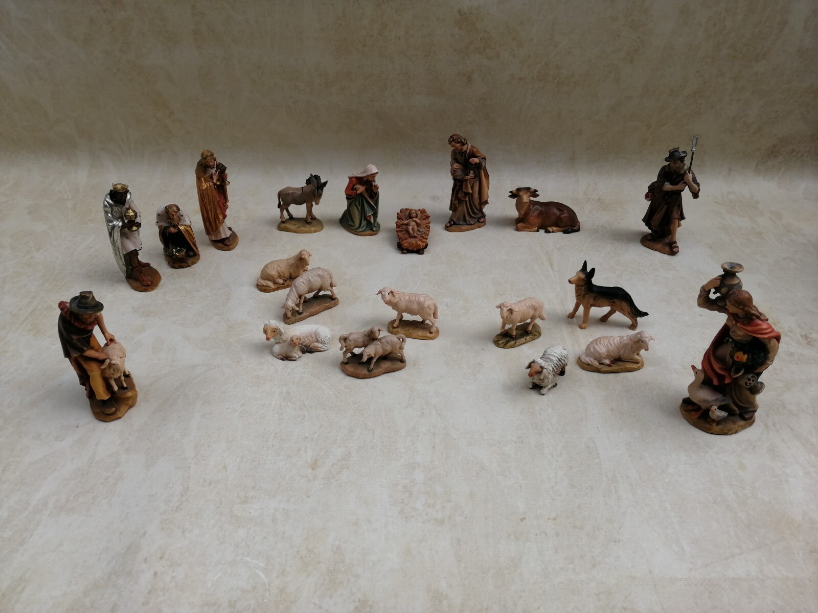 Kostner Krippe 20x Krippenfiguren Holz geschnitzt Figuren 12 cm Serie