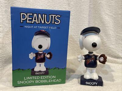 RARE Minnesota Twins 2019 Peanuts Night at Target Field Snoopy