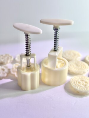 2 Sets 11pcs Mooncake Mold Pretty Patterns Cookie Moon Cake Molder Hand Pressure