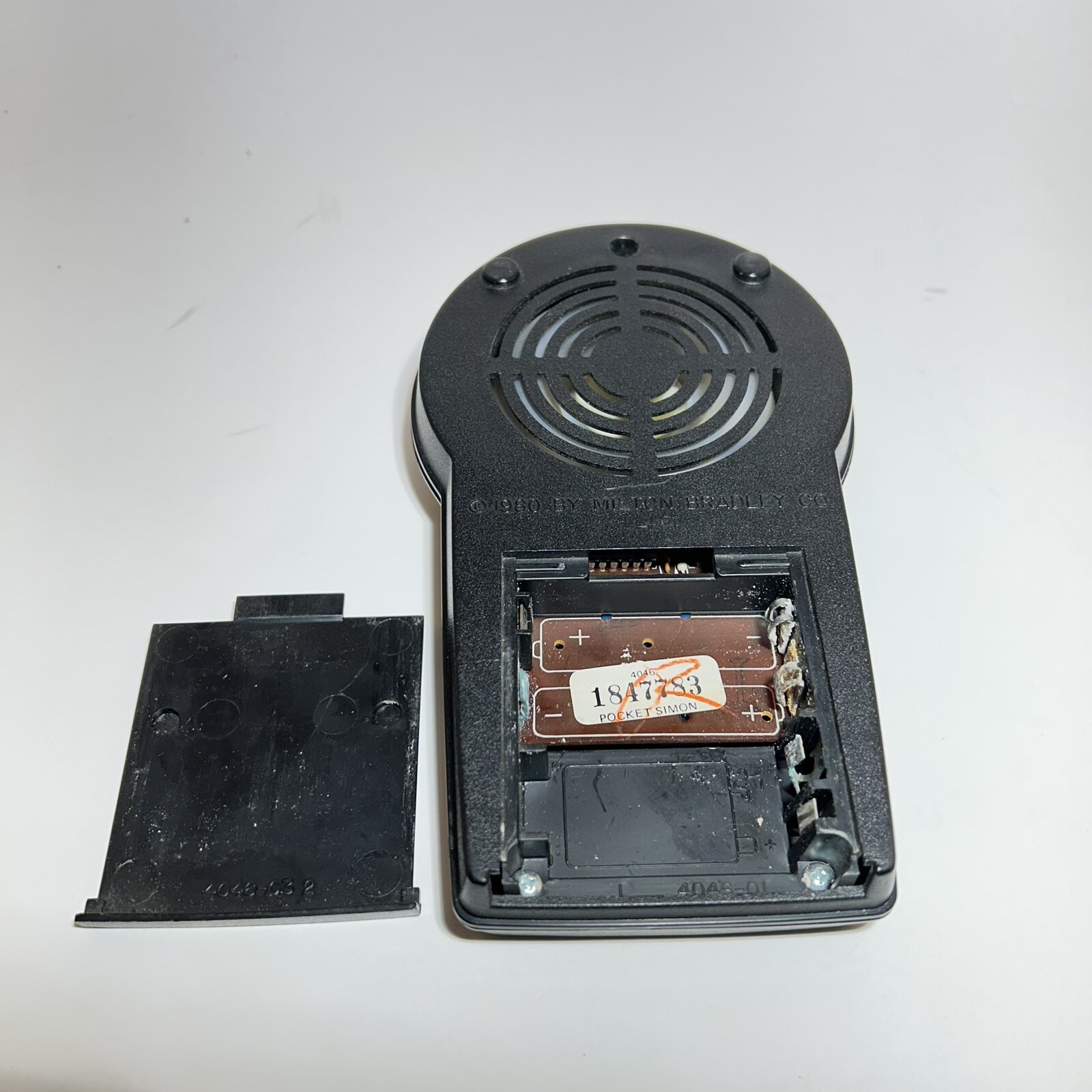 Vintage 1980 Milton Bradley Pocket Simon Electronic Handheld Game