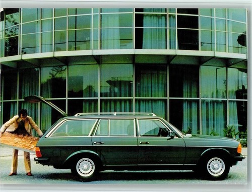 10122855 - Mercedes-Benz 230T: 4-Zylinder-Benzinmotor 80 kW 1109 PS Mann laedt