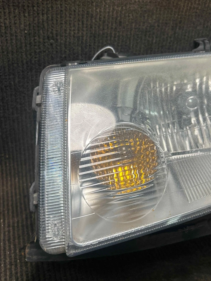 Fits 2005-2007 Ford Freestyle Left Headlight (foggy) OEM:6F9Z13008B Foto 2 de 4