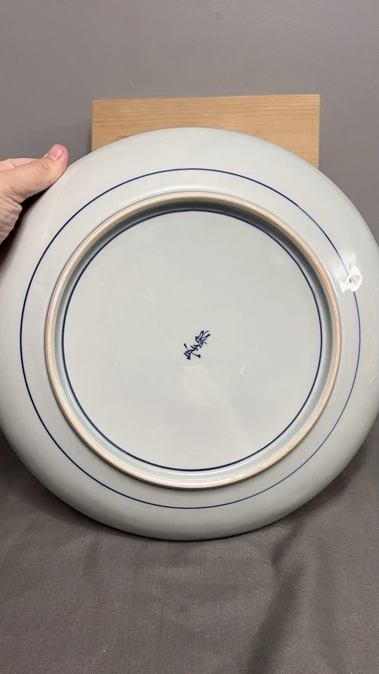 "Plato grande japonés Arita Ware con flores de espiga azules y blancas de Shinohara 12""" Foto 4 de 4