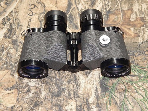Early Swift Holiday Mark II 7x35 binoculars. Model:766, 630ft. at 1000yds. J-B56 - Picture 8 of 13