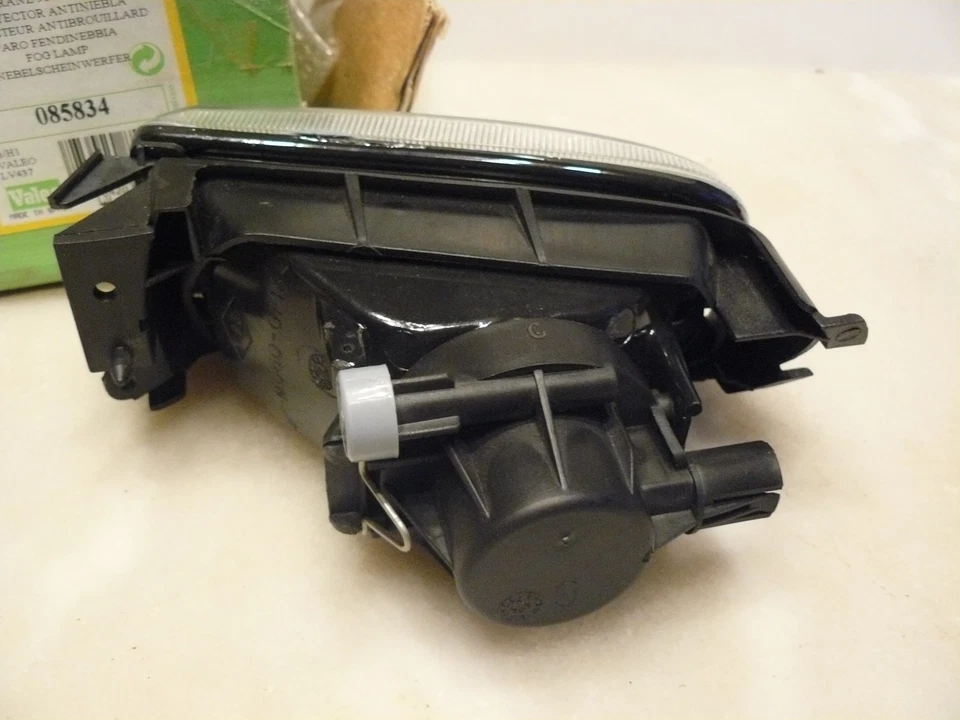 Phare antibrouillard avant gauche Renault Safrane 96 Clio 96 Megane - Photo 2/4