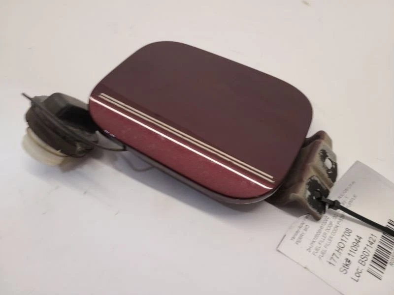 Puerta de llenado de combustible roja Honda Ridgeline 2008-2014 Foto 3 de 4