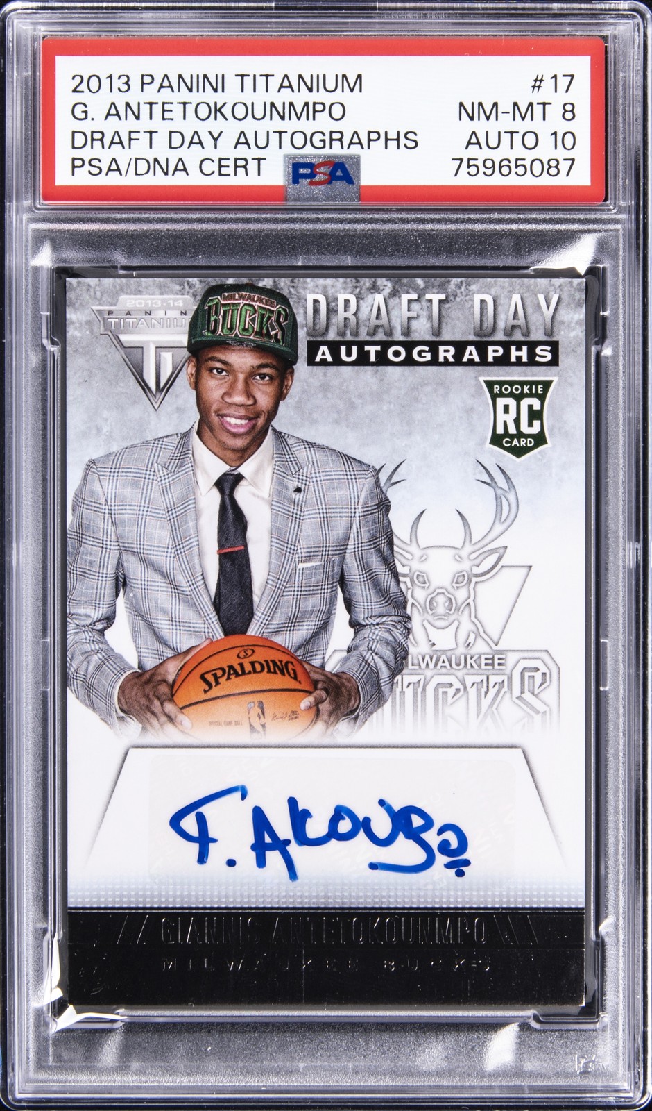 2013 PANINI TITANIUM DRAFT DAY AUTOS #17 GIANNIS ANTETOKOUNMPO PSA 8 AUTO 10