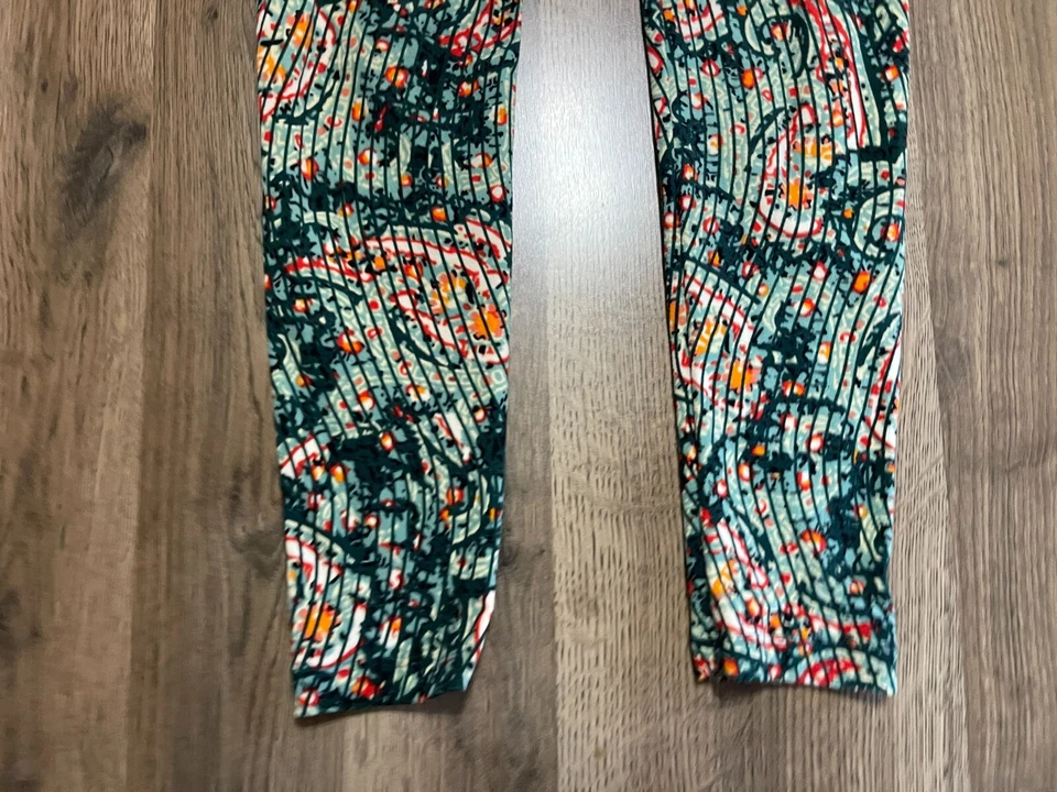 LuLaRoe Pants, Women's One Size, Black White Red, Pull On, Leggings - Image 3 of 4