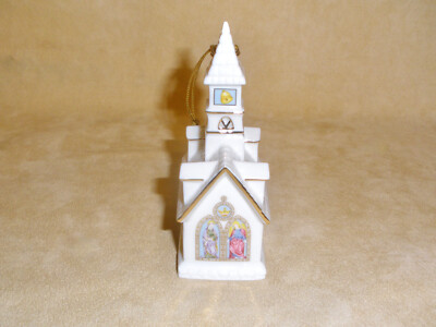 Lenox Ornament Churches Around The World - Berkshire Chapel  display picture 1