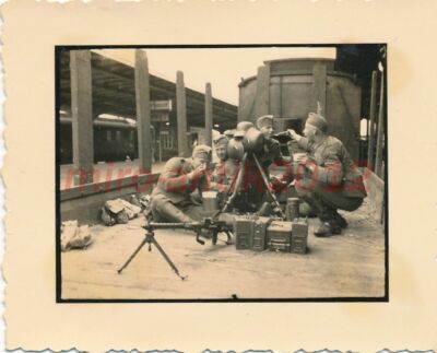 Foto, Nachl. Uffz. aus Detmold, A.E.A. II./211, Bahntransp. am Bhf...., 5026-558