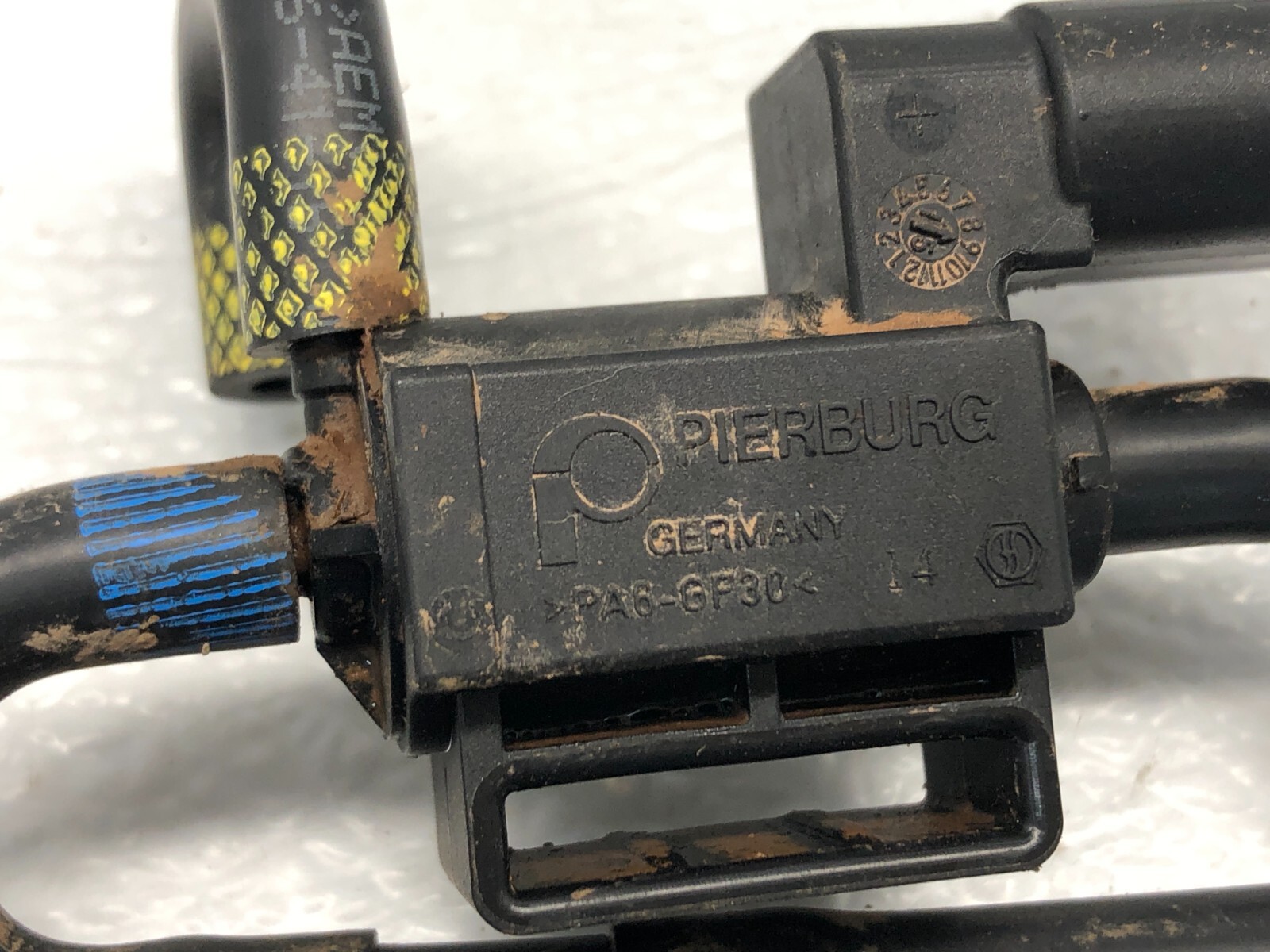 2014-2018 BENTLEY FLYING SPUR 4.0L V8 TURBO BOOST SOLENOID VALVE W/ HOSE LINE OE