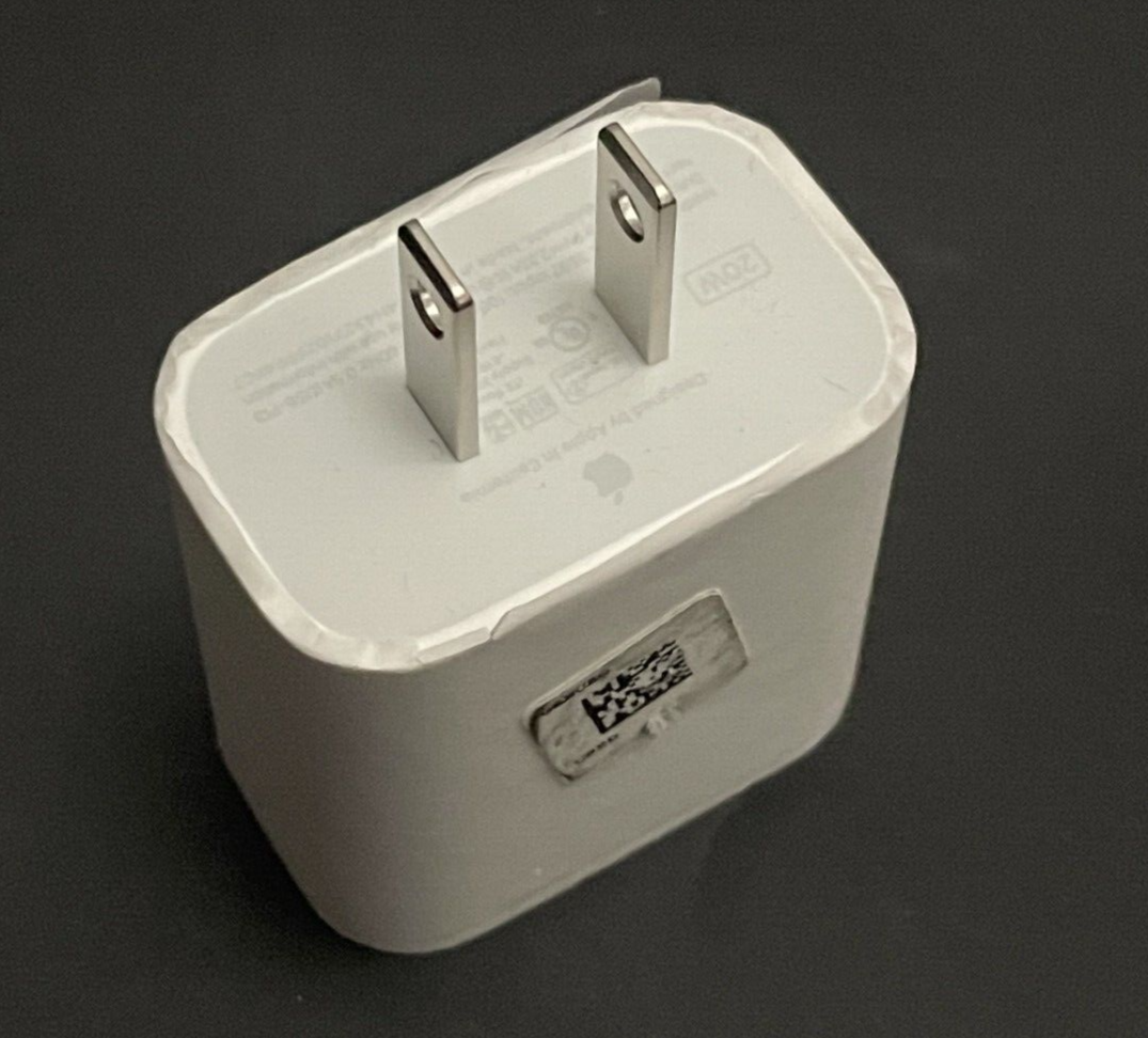 Apple - iPhone7plus32GB au 【20w Power Adapter付き】 Apple - iPhone7plus32GB au 【20w Power Adapter付き】 Apple