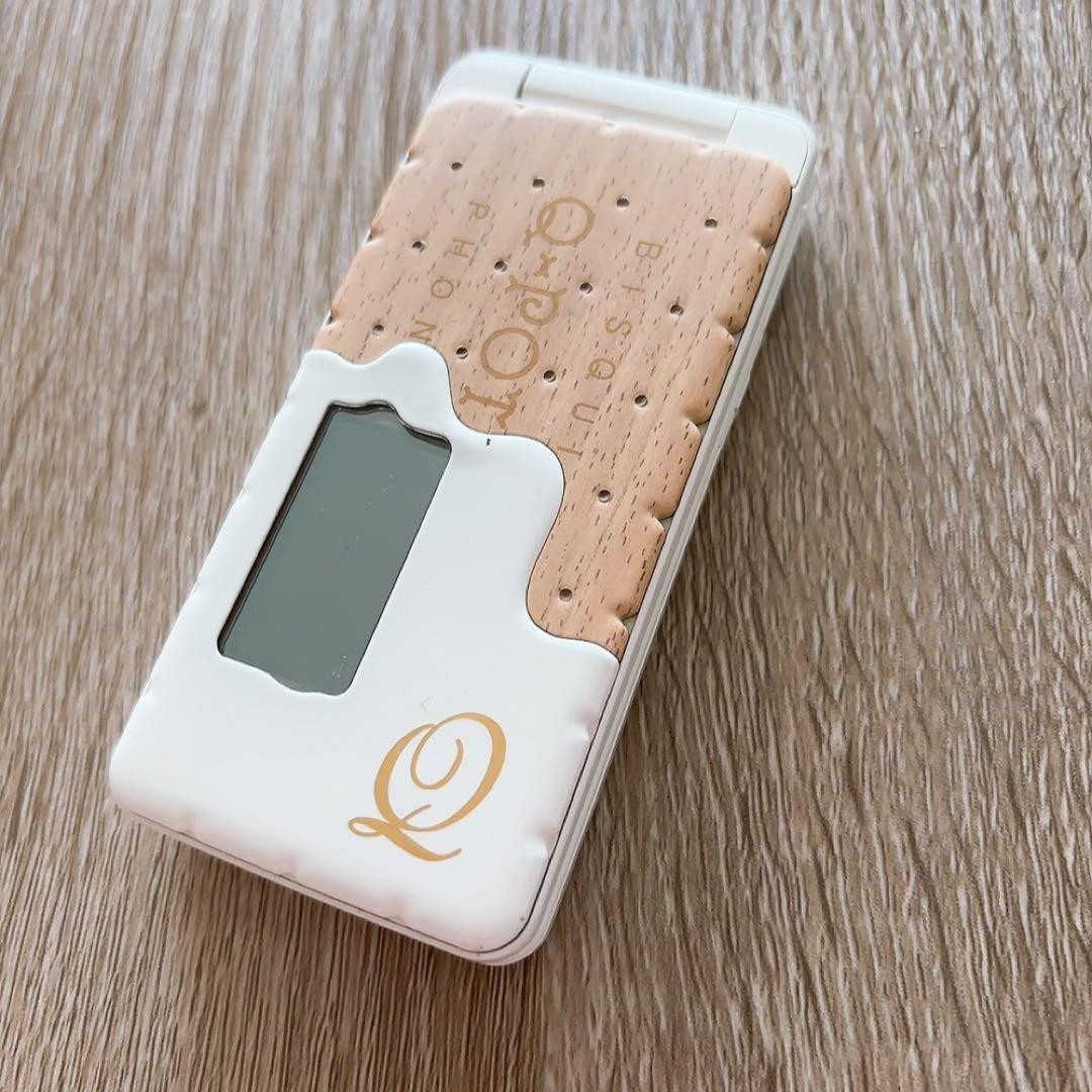 docomo Q-POT SH-04C white milk Japanese Flip Phone Limited Main