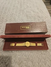 Accutron P2 Swiss Gold Band Watch 10300578 Base Metal Bezel Stainless Steel Back