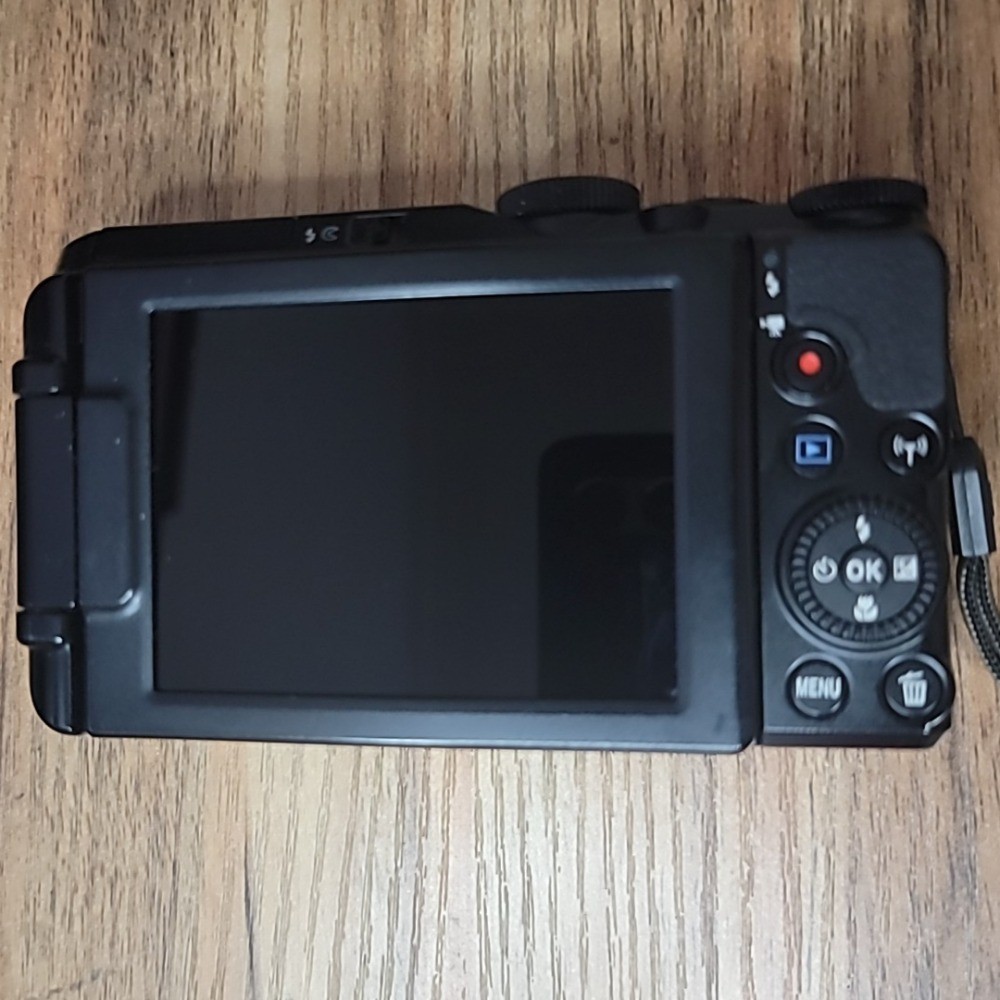 Nikon COOLPIX S9900 Digital Camera 16.0 MP 30x Optical Zoom Built