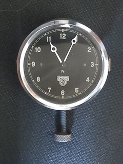 Orologio auto vintage Smiths supporto cruscotto carica stelo anteguerra funzionante bene.