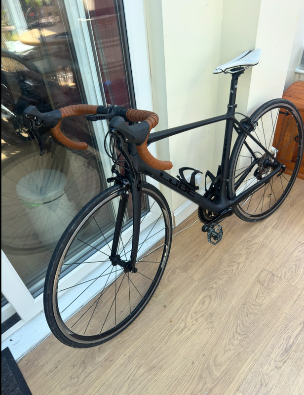 Cube Agree Carbon Road Bike Shimano 105 R7000 11 Speed Custom Build Excellent