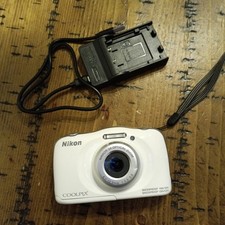 Nikon Coolpix W100 Waterproof Digital Camera White 13.2MP Shockproof WORKS R1