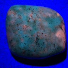 Hackmanite Tumbled UV Reactive Top Quality Glow Fluorescent Natural Stone