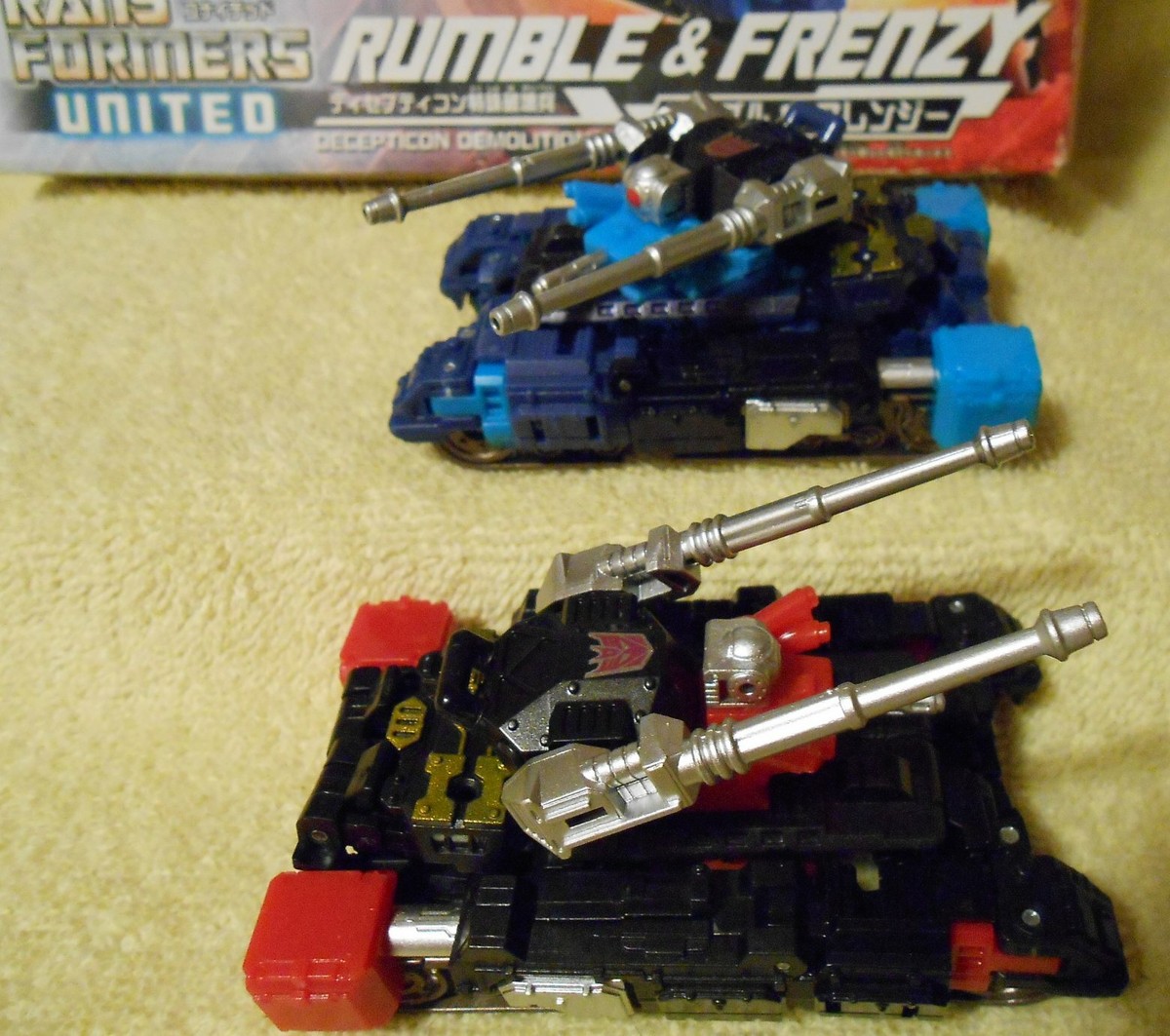 Takara Tomy Transformers United Decepticon Rumble & Frenzy