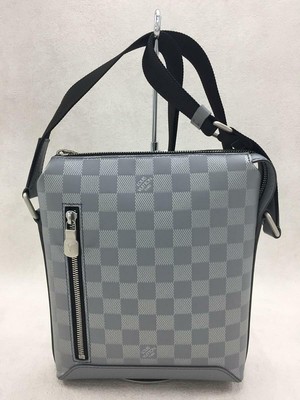 louis vuitton black messenger bolsa