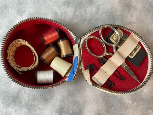 Vintage Travel Sewing Kit - Zip Case w/ Scissors, Thread & Notions - Victorian - Picture 8 of 14