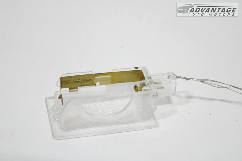 Dodge Charger 2012-2023 puerta delantera derecha o izquierda luz cortesía lámpara OEM Foto 3 de 4