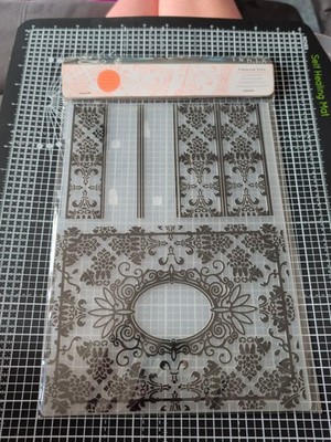 Tonic Studios Botanical Treasured Tome A4 Prägefolder - Neu