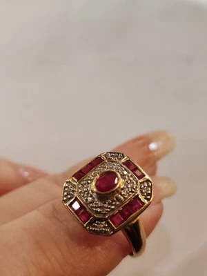 Bague rectangulaire or jaune 18 carats rubis et diamants - Photo 1/4