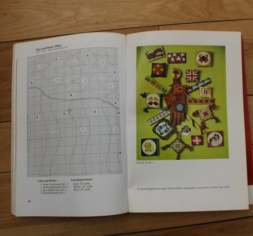 120 Needlepoint Design Projects Book Retro 1974 Barnes & Blake - Foto 4 di 8