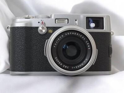 MINT in Box Case] Fujifilm FinePix X Series X100 12.3MP Silver