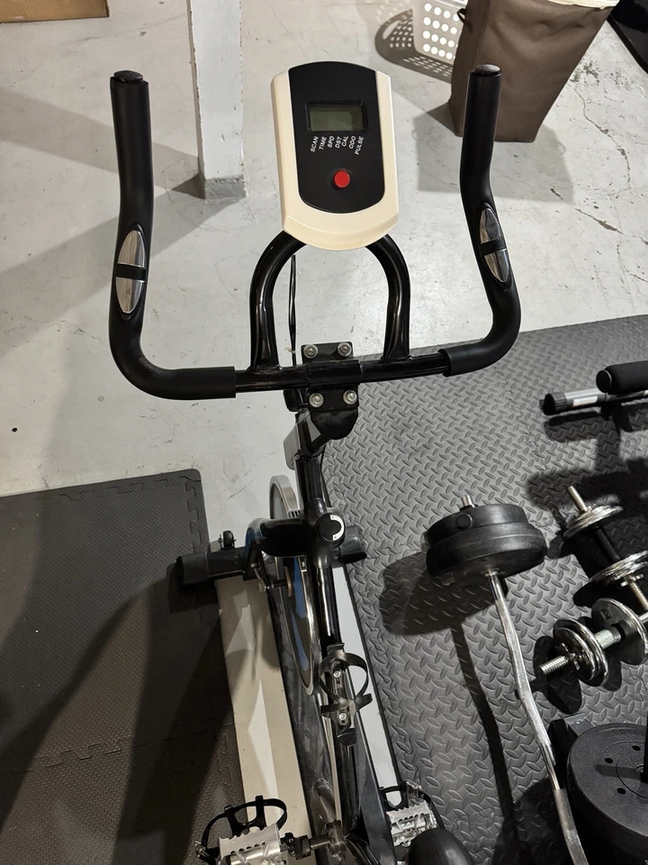 Bicicleta estacionaria Xtreme Power US Foto 2 de 4