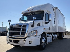 2015 Freightliner CASCADIA 113 Sleeper Semi Trucks Automatic