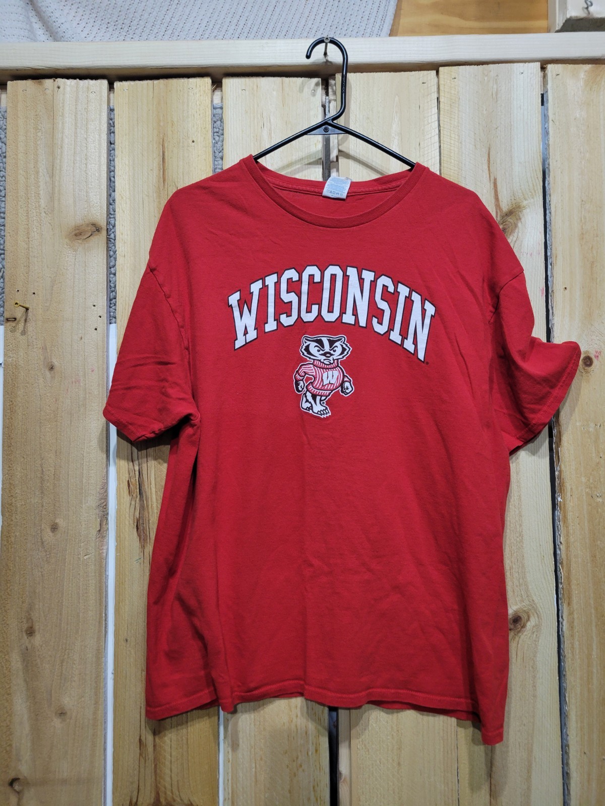 Mens XL Wisconsin Badgers Bucky's T Shirt Red