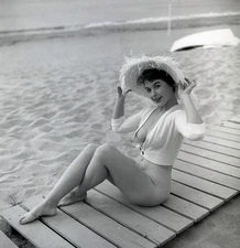 Vintage Photo 8.5x11   30142 Lovely 1950s Janet Steele Posing