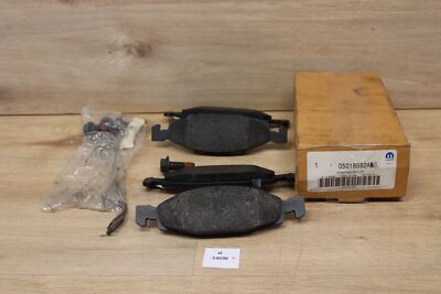 MOPAR 05018592AA Front Disc Brake Pad Kit NOS NEU genuine xl14690