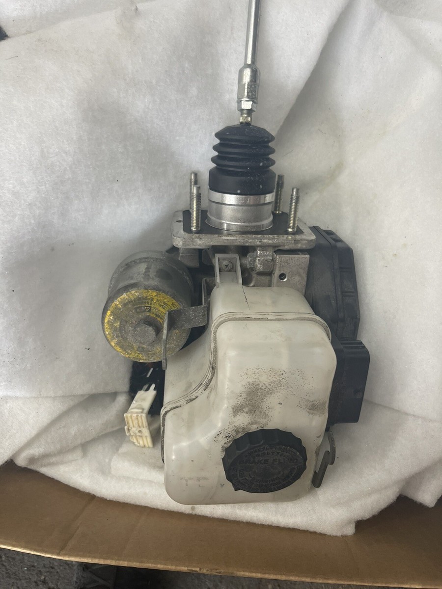 2017 Toyota Tacoma ABS Anti-Lock Brake Booster Pump Assembly