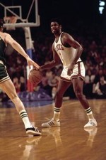 Oscar Robertson Of Milwaukee Moves The Ball Up Court 1974 OLD PHOTO