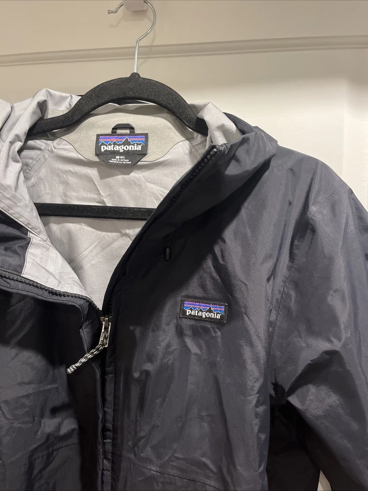 Chaqueta de Lluvia Patagonia Torrentshell Hombre Negra, Talla Mediana H2O No Foto 2 de 4