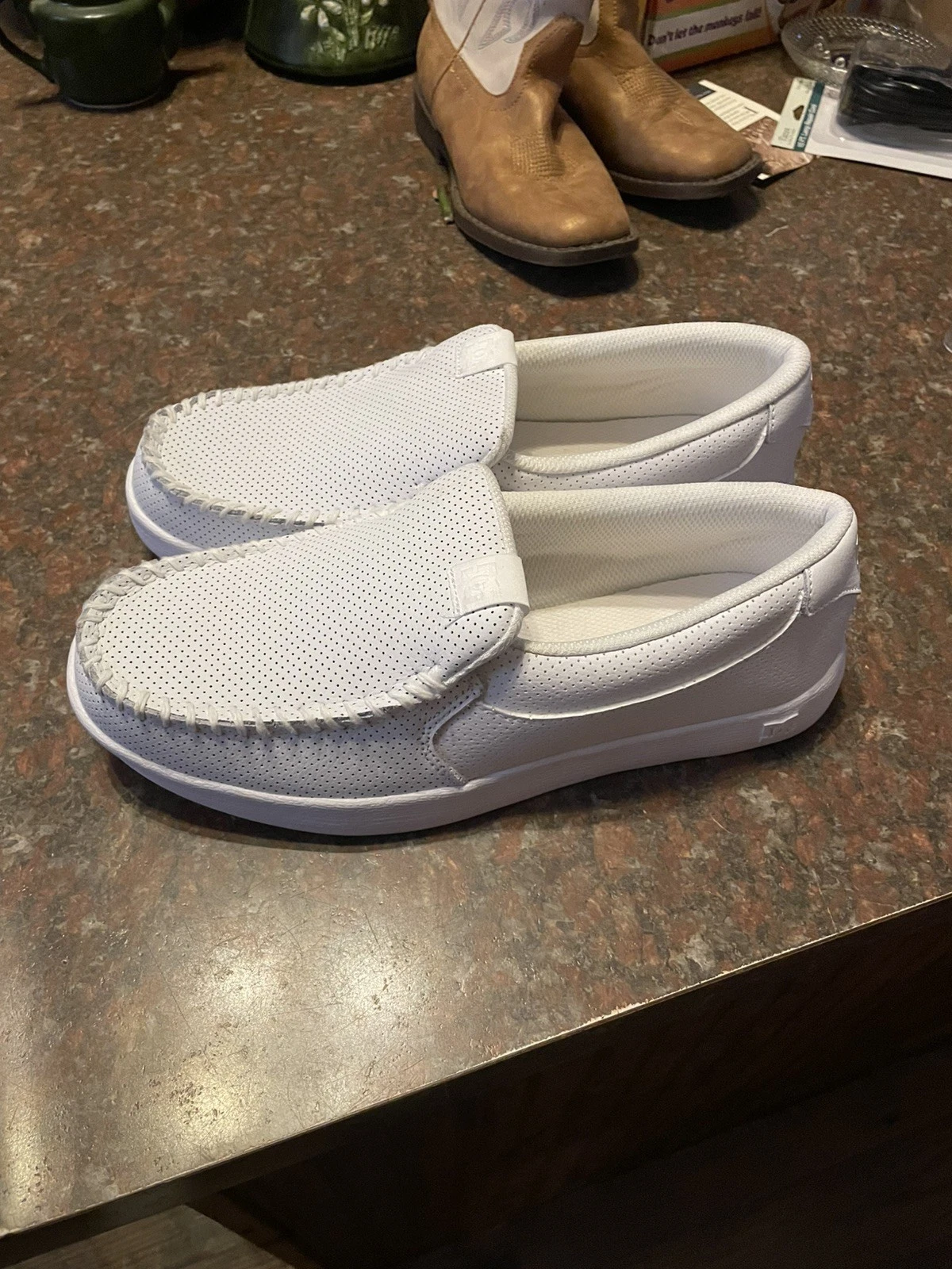 DC Loafers Mens Villain 2 Leather Shoes Size 9.5 White Skateboard Worn ONCE!
