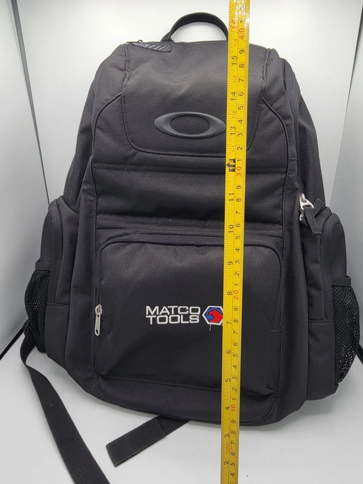 Mochila Oakley Matco Tools con varios bolsillos Foto 3 de 4