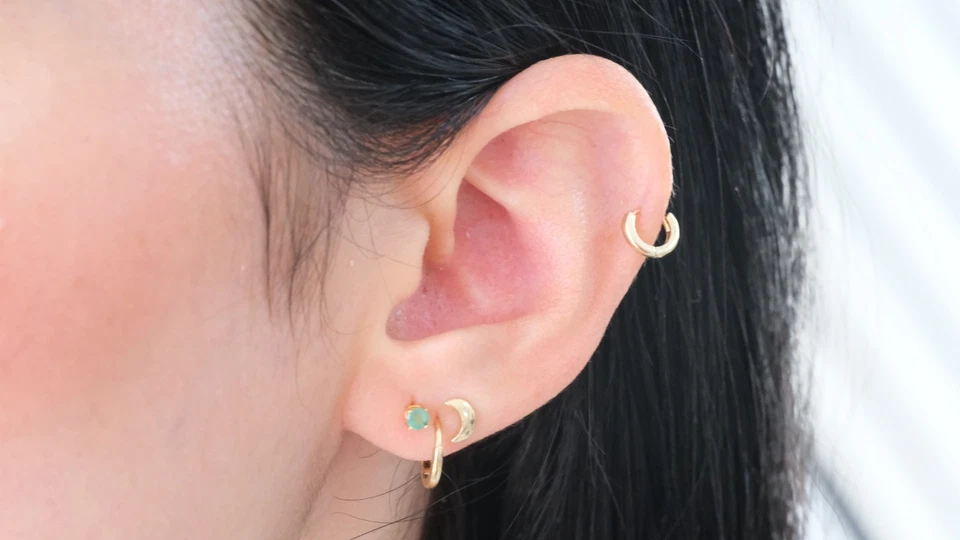 天然/地球开采哥伦比亚翡翠耳钉 2.5 毫米 — 第 2/2 张图片