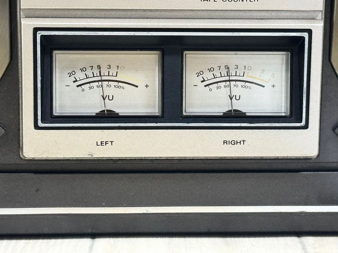 HITACHI TRK-8180 Retro FM/AM Boombox 1979 2-Way 4-Speaker Fully