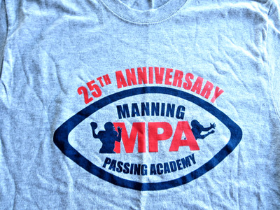 Manning Passing Academy MPA T Shirt sz M 25th Ann. Football Camp Peyton Eli Arch