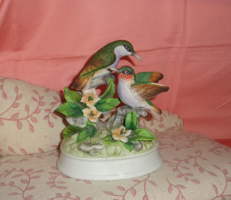 GORHAM JAPAN 5.5" PORCELAIN MUSIC BOX-PLAYS QUE SERA SERA-RARE ON/OFF SWITCH-