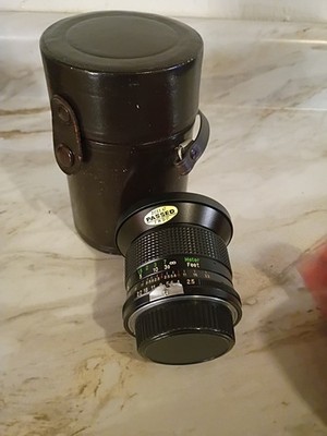 Vivitar 28 MM 1 : 2.5 Wide-Angle Lens  W Lens Carry Case 67MM
