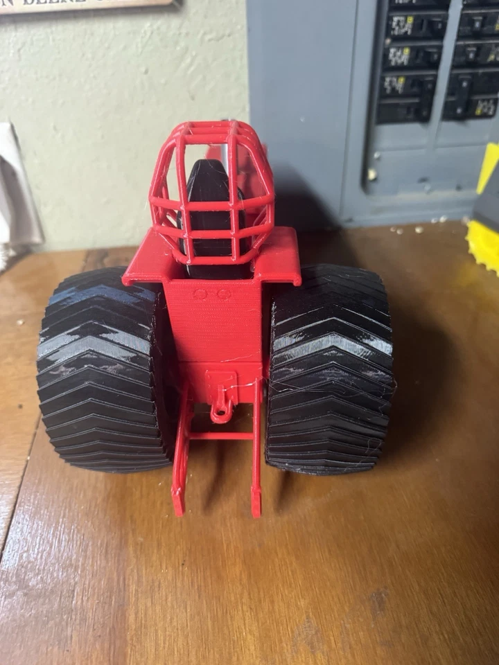 1/16th Pulling Tractor red - Image 3 of 3