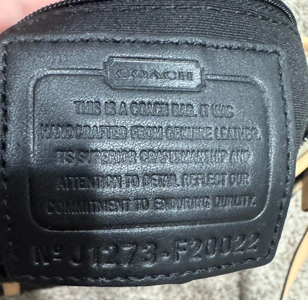 Autentica borsa a tracolla Coach Peyton nera vernice borsa media in ottime condizioni