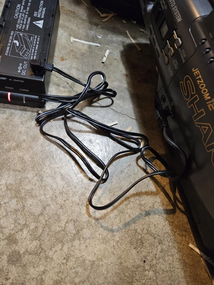 Videocámara VHS de alta calidad Sharp JetZoom 12 VL-L310U años 90 con estuche y trípode Coast Foto 2 de 4