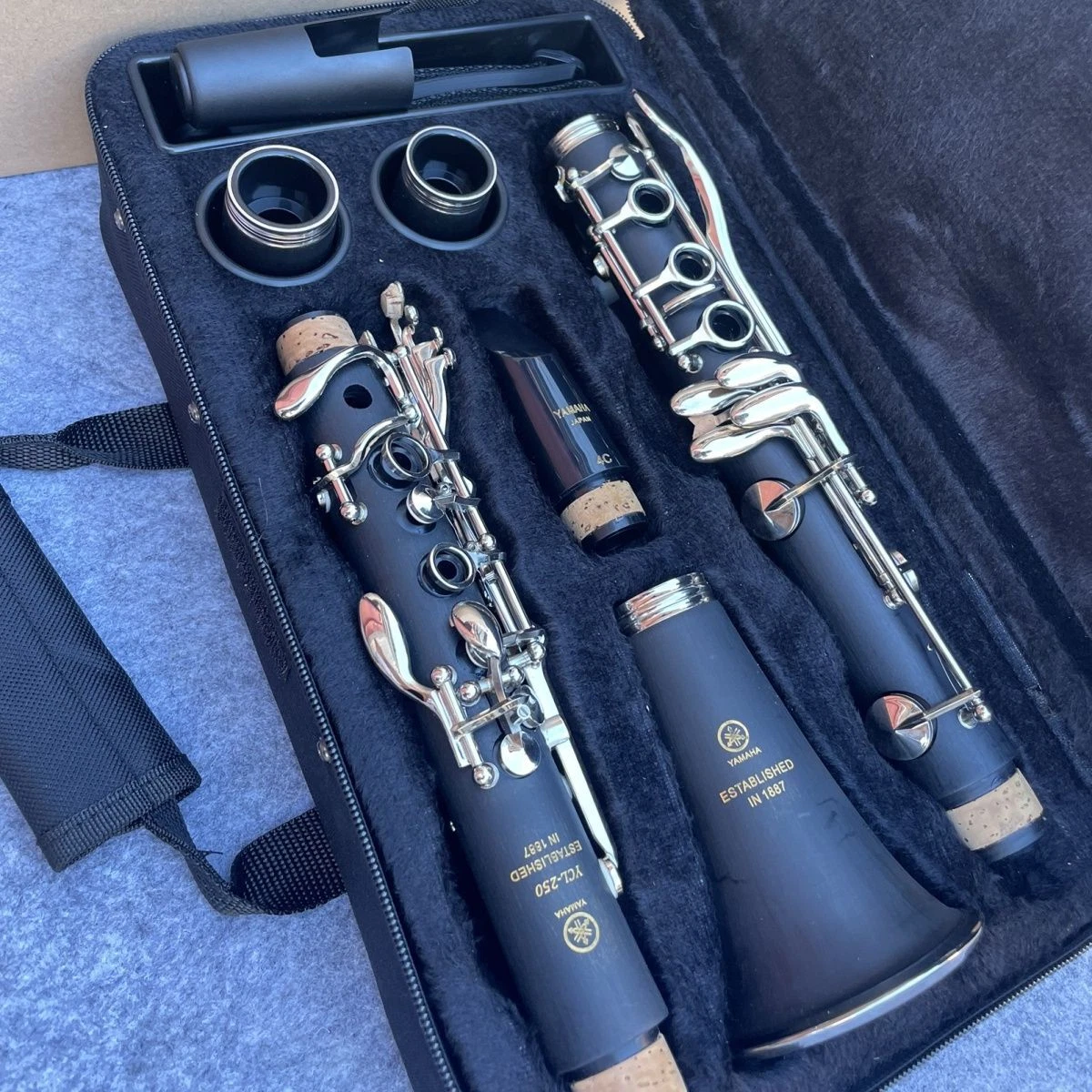Clarinet Bakelite YCL 255 B Flat 17 Key Clarinet Professional Instrument New